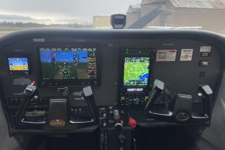 785BG-Cockpit-e1710939535374-1024x683