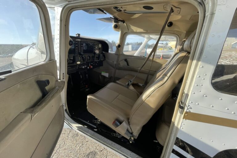 959JA-Cockpit-e1711116017198-1024x683