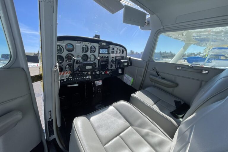 9698V-Cockpit-1-e1711390321295-1024x683