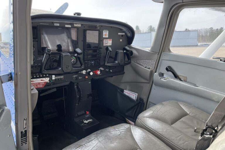 992VT-Cockpit-e1711120102430-1024x683